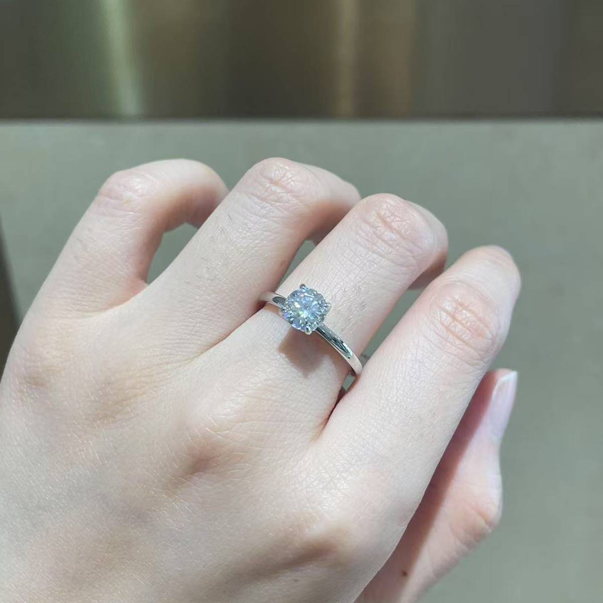 Four Claw Women's Ring S925 Silver Plated Platinum Customized Selection Main Stone Moissanite 1.0ct